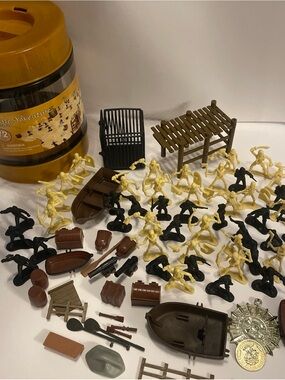 2011 Toys R Us True Heroes Pirate Adventure Plastic Figures Skeletons Play Set